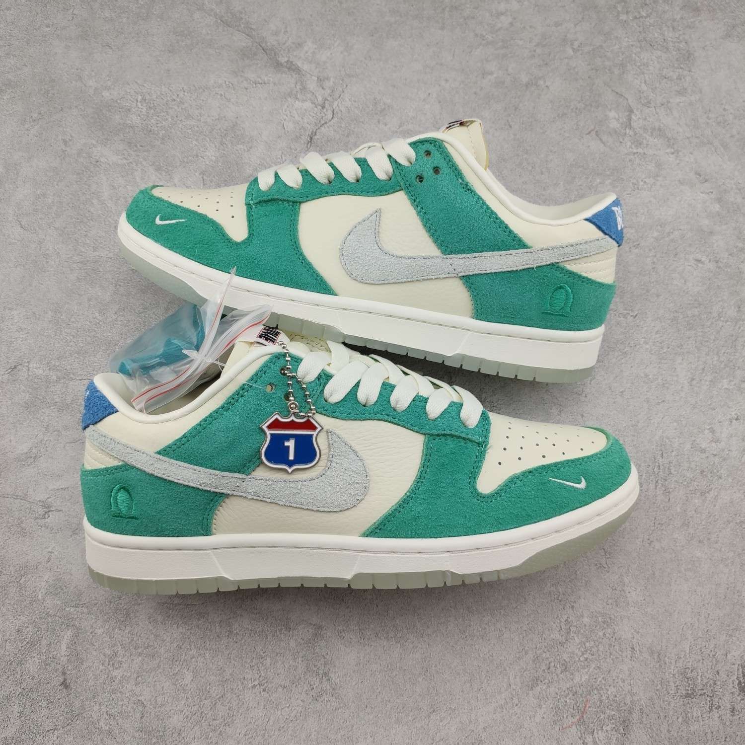 KICSKWHO Kasina x Nike Dunk SB Low " 80s Bus " CZ6501-101 - Image 2