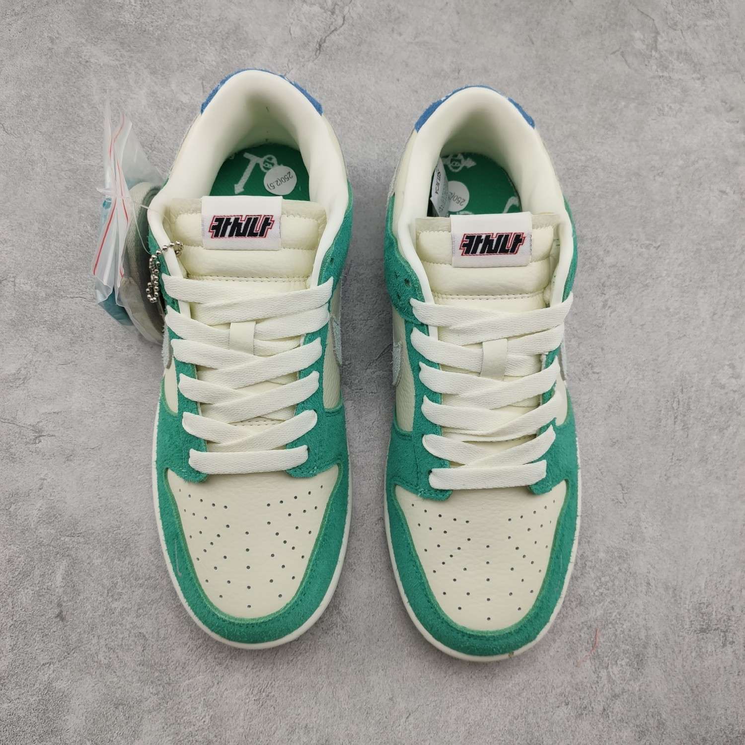KICSKWHO Kasina x Nike Dunk SB Low " 80s Bus " CZ6501-101 - Image 3