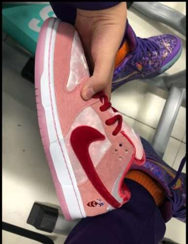 KICKWHO StrangeLove x Dunk Low SB 'Valentine's Day' Godkiller Half size up for wide feet CT2552 800 photo review