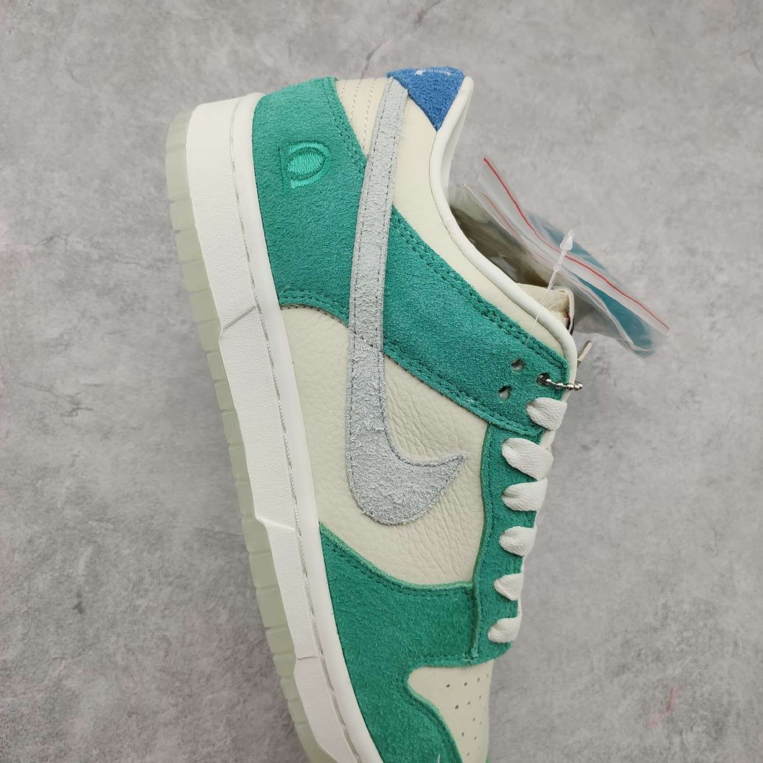 KICSKWHO Kasina x Nike Dunk SB Low " 80s Bus " CZ6501-101 - Image 5