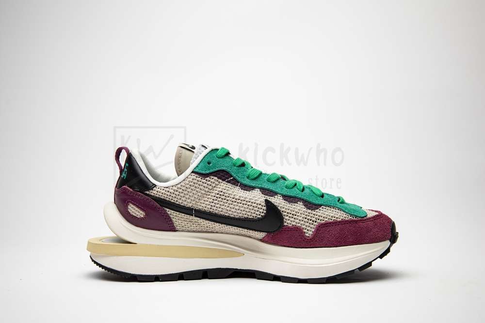 KickWho Sacai x VaporWaffle SP 'String Villain Red' Godkiller DD3035-200 - Image 3