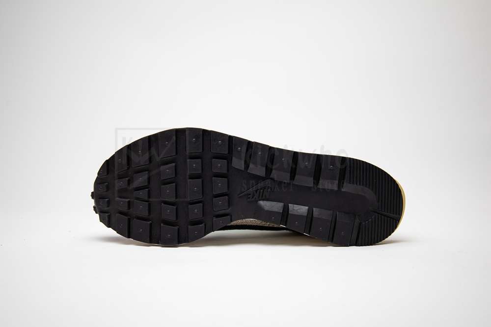 KickWho Sacai x VaporWaffle SP 'String Villain Red' Godkiller DD3035-200 - Image 4