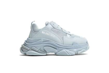 Kickwho Balenciaga TRIPLE S SNEAKER IN Sky BlueBalenciaga TRIPLE S SNEAKER IN Sky Blue