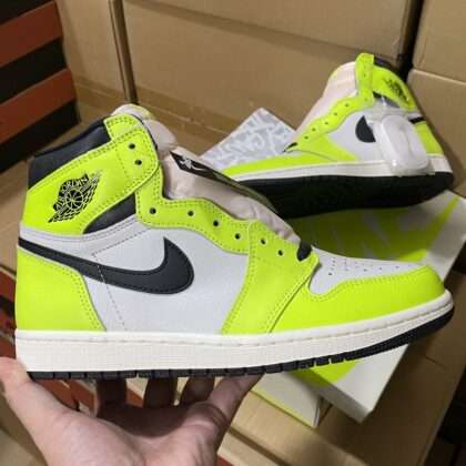 KICKWHO Air Jordan 1 High OG “Visionaire ”