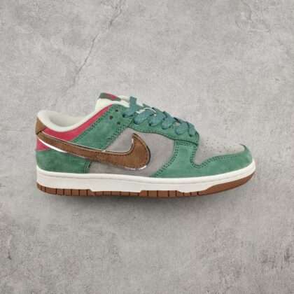 Kickswho Otomo Katsuhiro x NK SB Dunk Low "Steamboy OST"