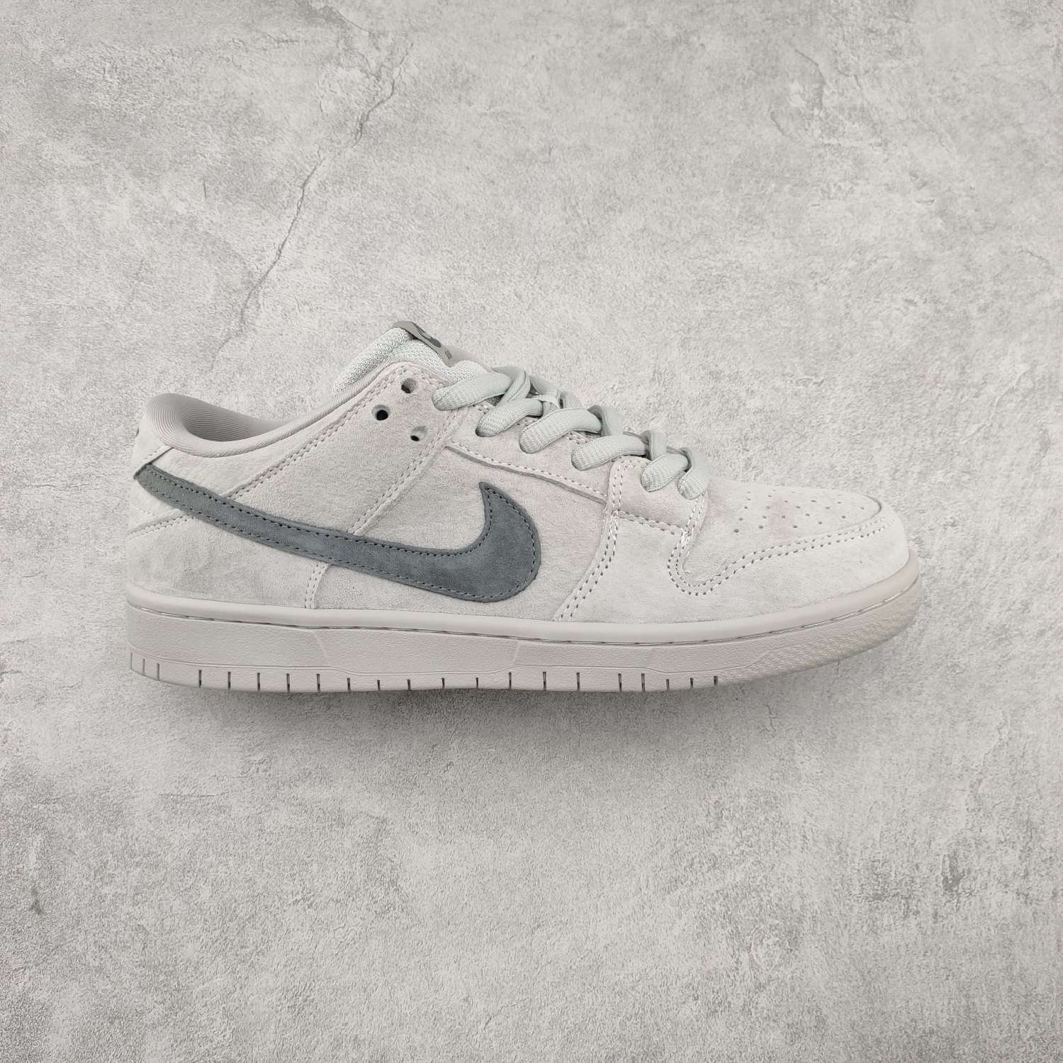 Kickswho Reigning Champ x Nike SB Dunk Low Pro