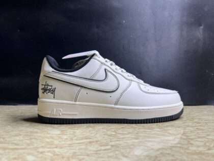 KICKWHO Stussy x Nike Air Force 1´07"White/Black Laser