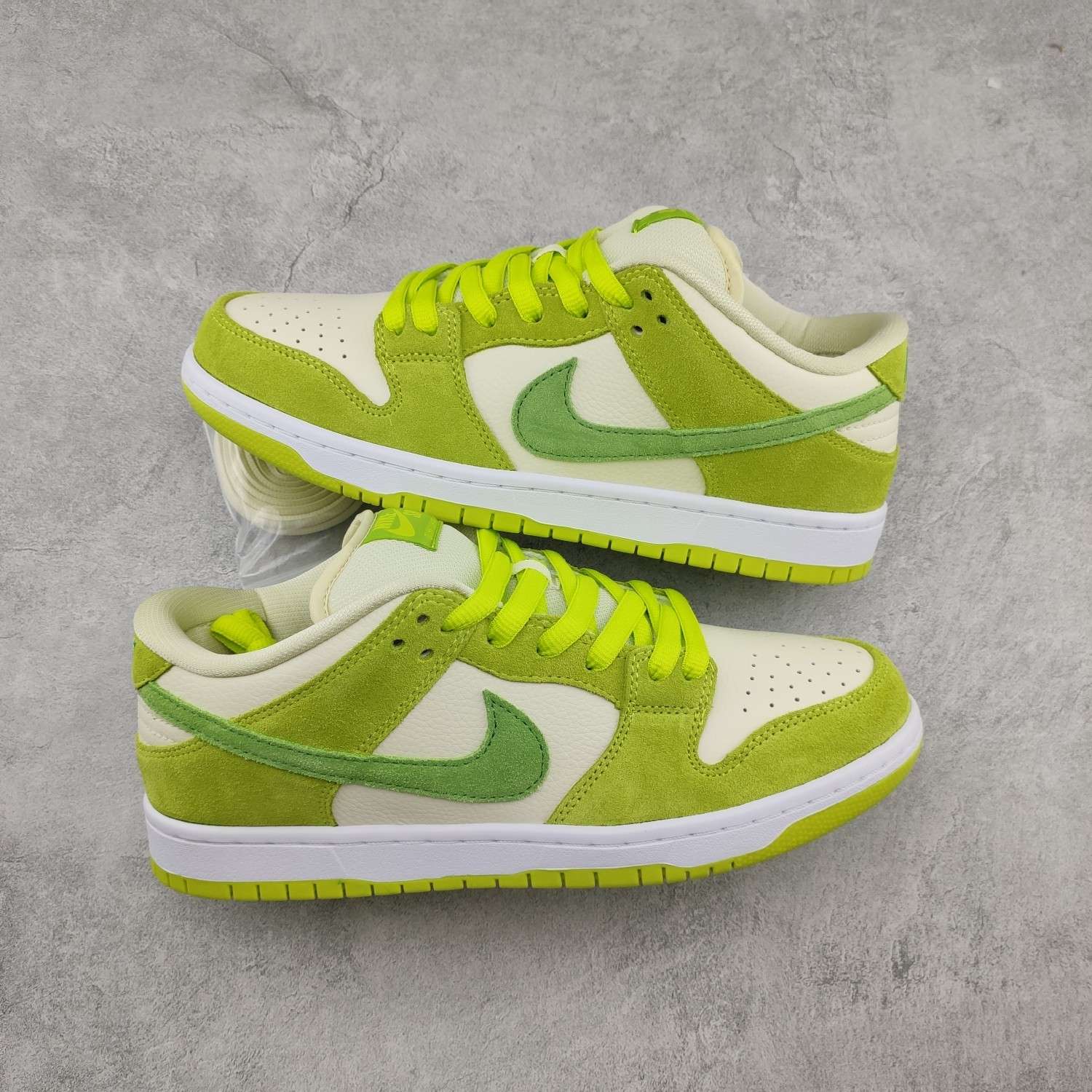 Kickswho NIKE DUNK LOW PRO SB 'FRUITY PACK - GREEN APPLE' - Image 2