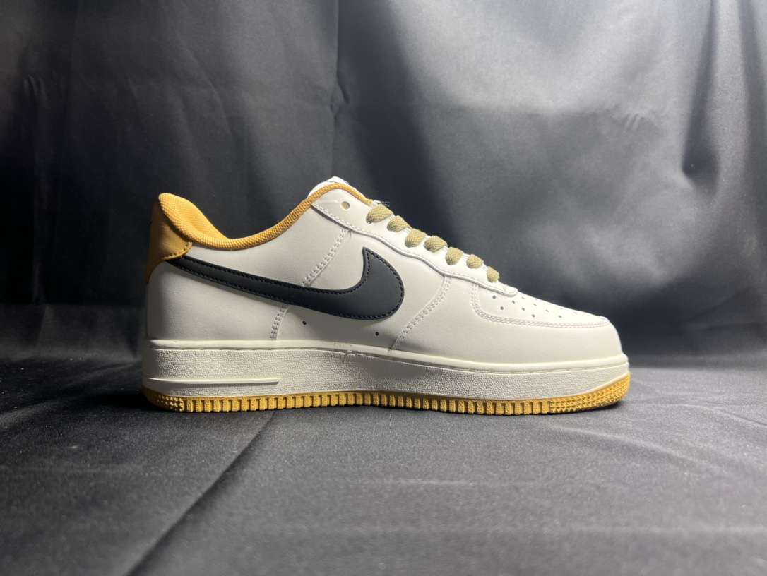KICKWHO Nike Air Force 1' 07 Low - Image 2