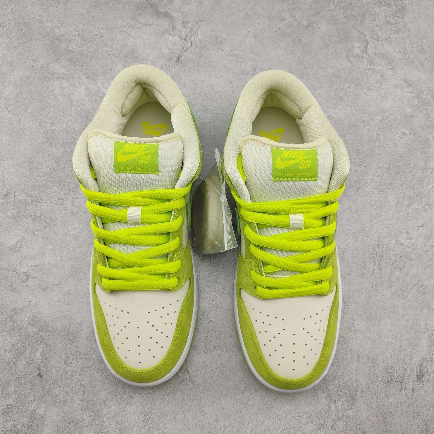 Kickswho NIKE DUNK LOW PRO SB 'FRUITY PACK - GREEN APPLE' - Image 3