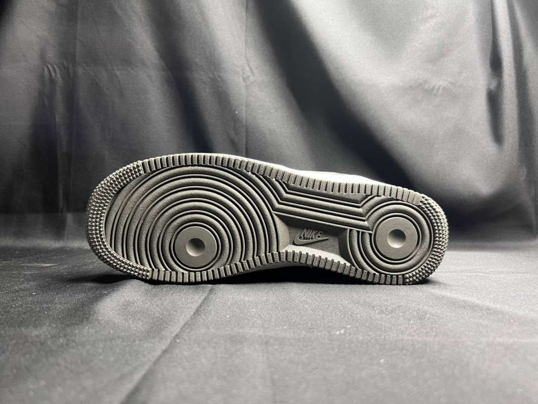 KICKWHO Nike Air Force 1 07 Low Dark Grey Brown White - Image 4