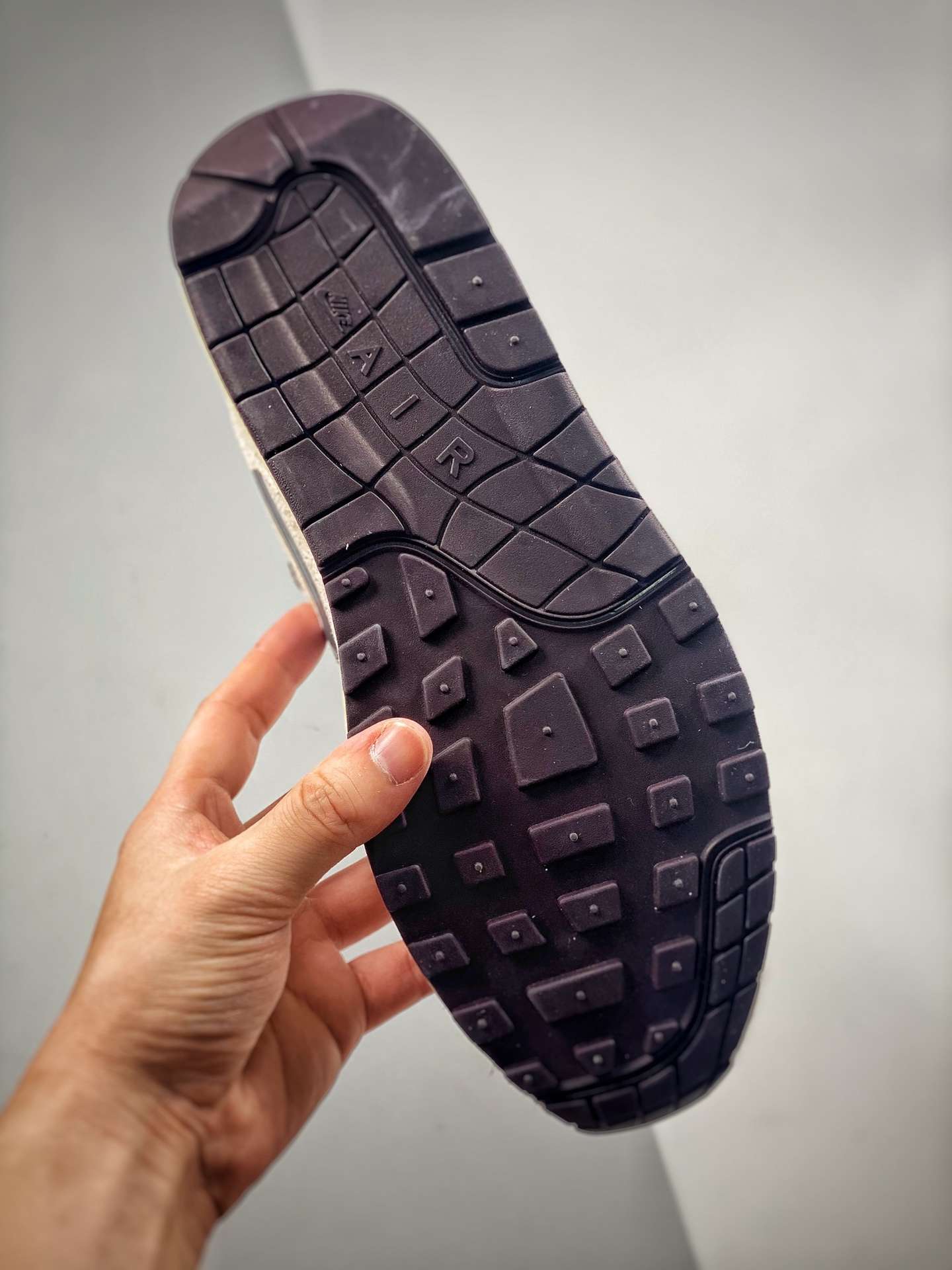 KICKWHO Nike Air Max 1 QS - Image 5