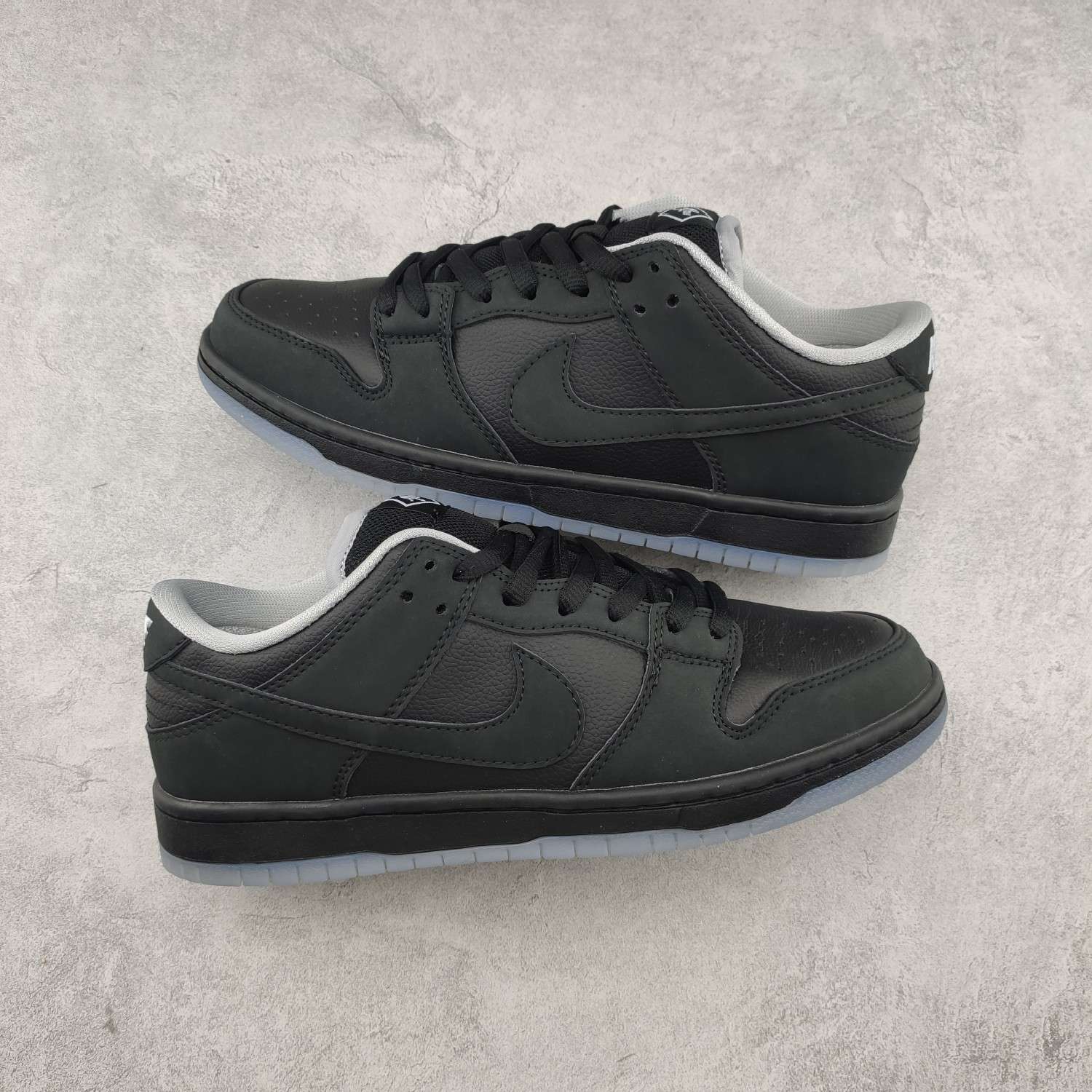 Kickswho Nike SB Dunk Low Black - Image 2
