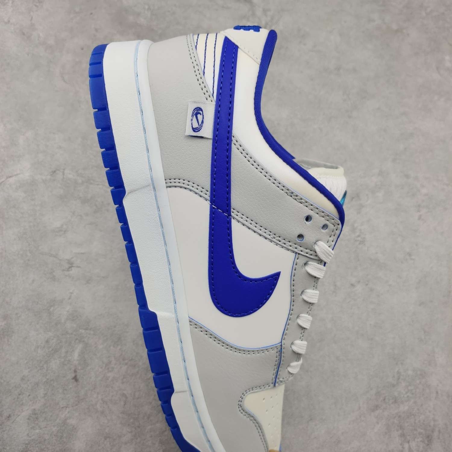 Kickswho Nike SB Dunk Low GS “Ivory Hyper Royal" Beige Blue - Image 6