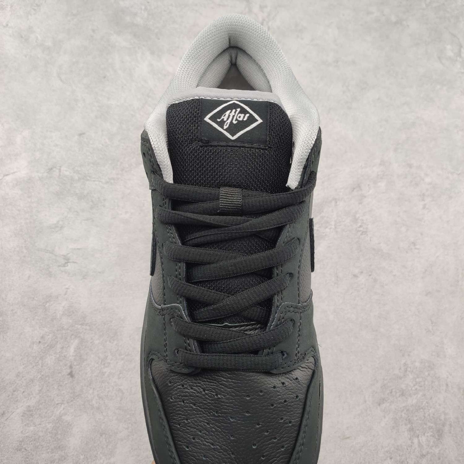 Kickswho Nike SB Dunk Low Black - Image 6