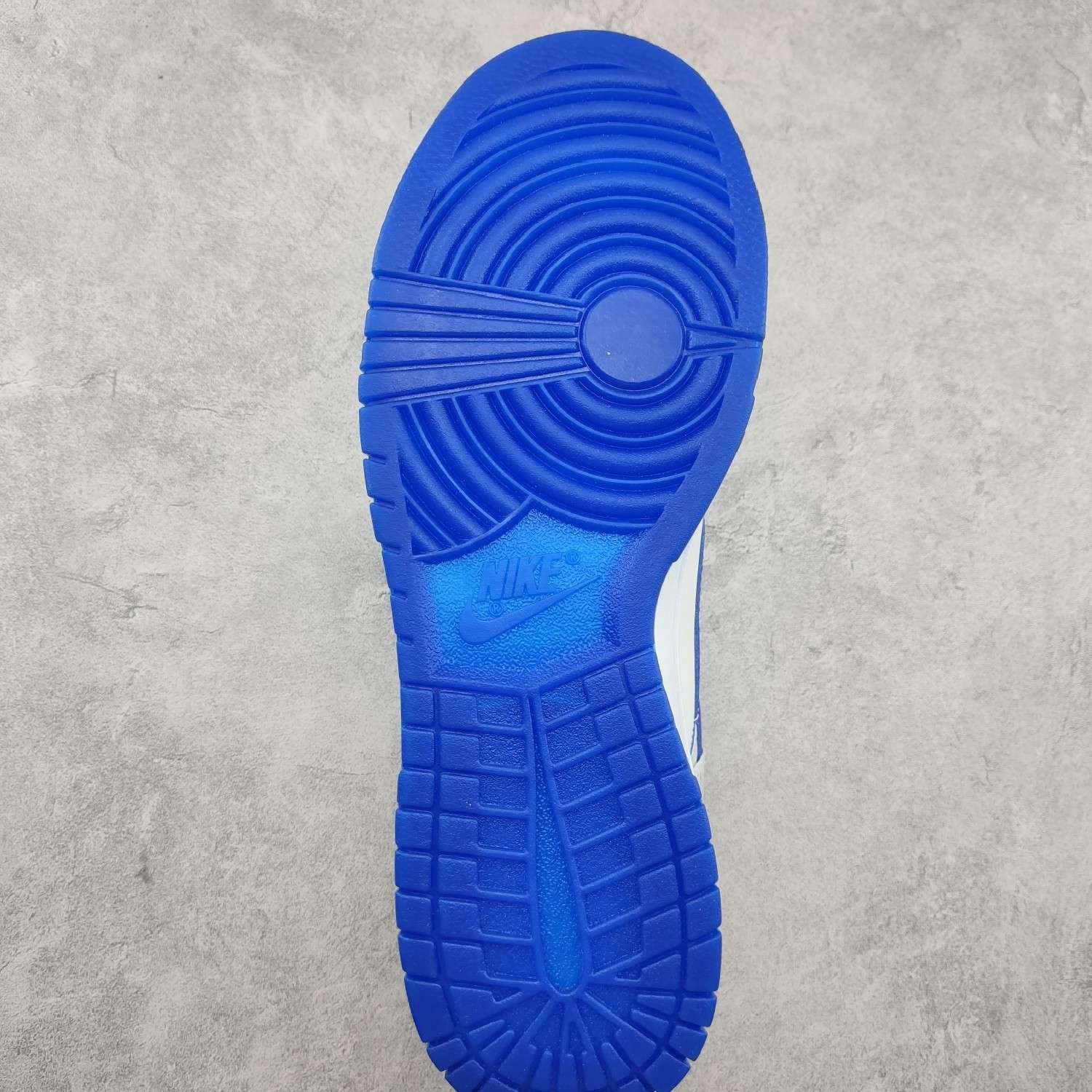 Kickswho Nike SB Dunk Low GS “Ivory Hyper Royal" Beige Blue - Image 2