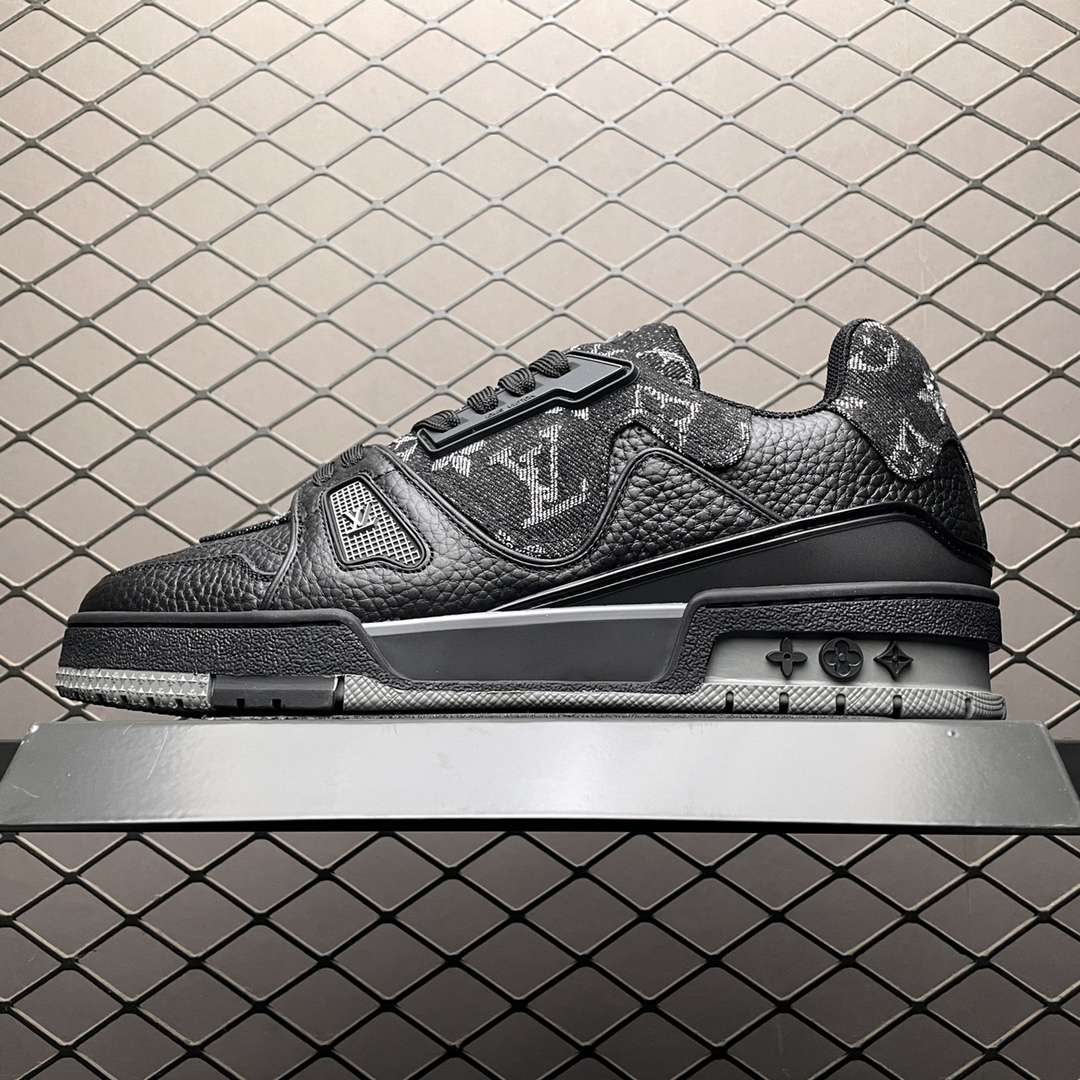 KICKWHO Louis Vuitton Trainer Sneakers Black