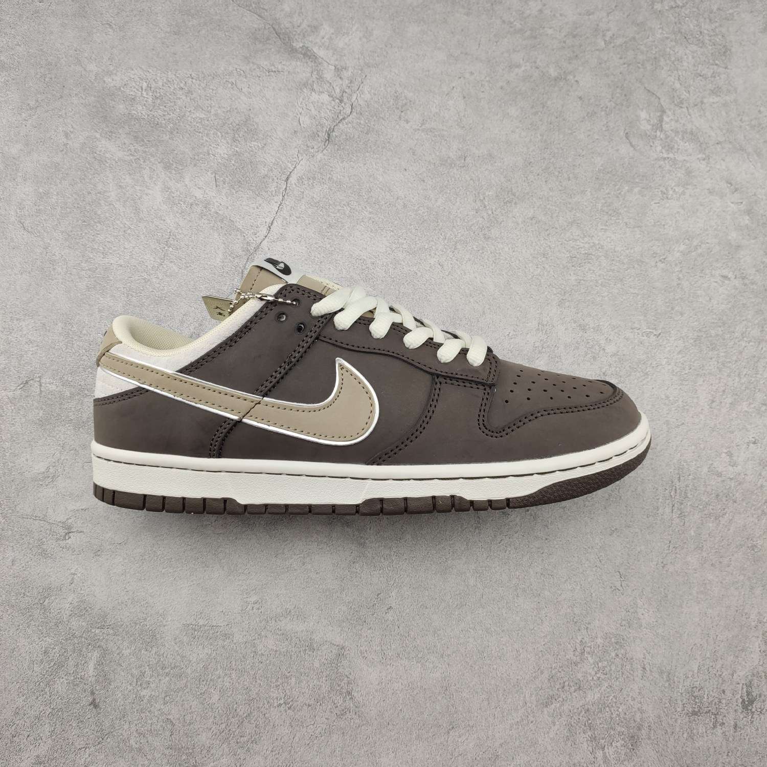 Kickswho Otomo Katsuhiro x Nike SB Dunk Low "Steamboy OST" LF0039-032