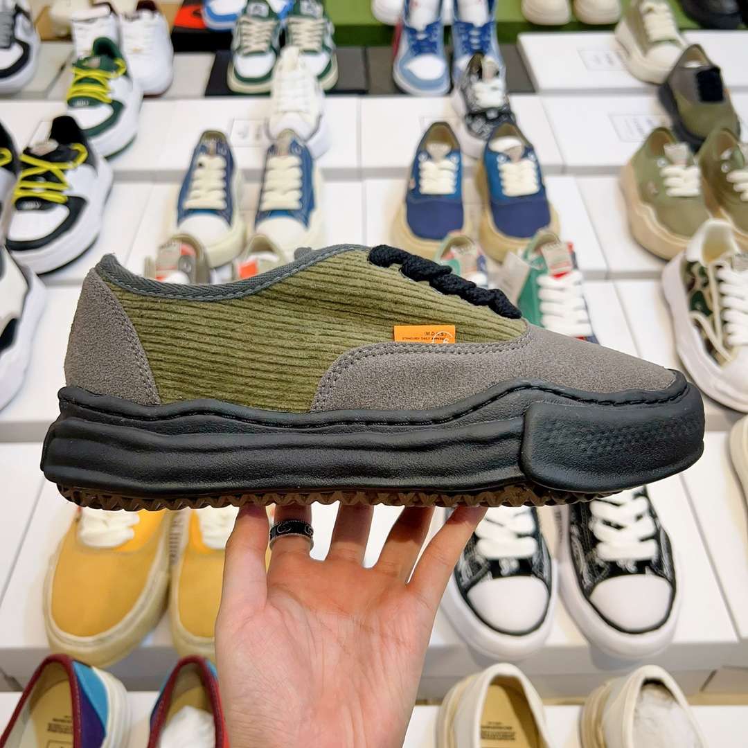 KICKWHO Maison Mihara Yasuhiro Wayne Original Sole Leather Low Sneakers Dark Green Gray