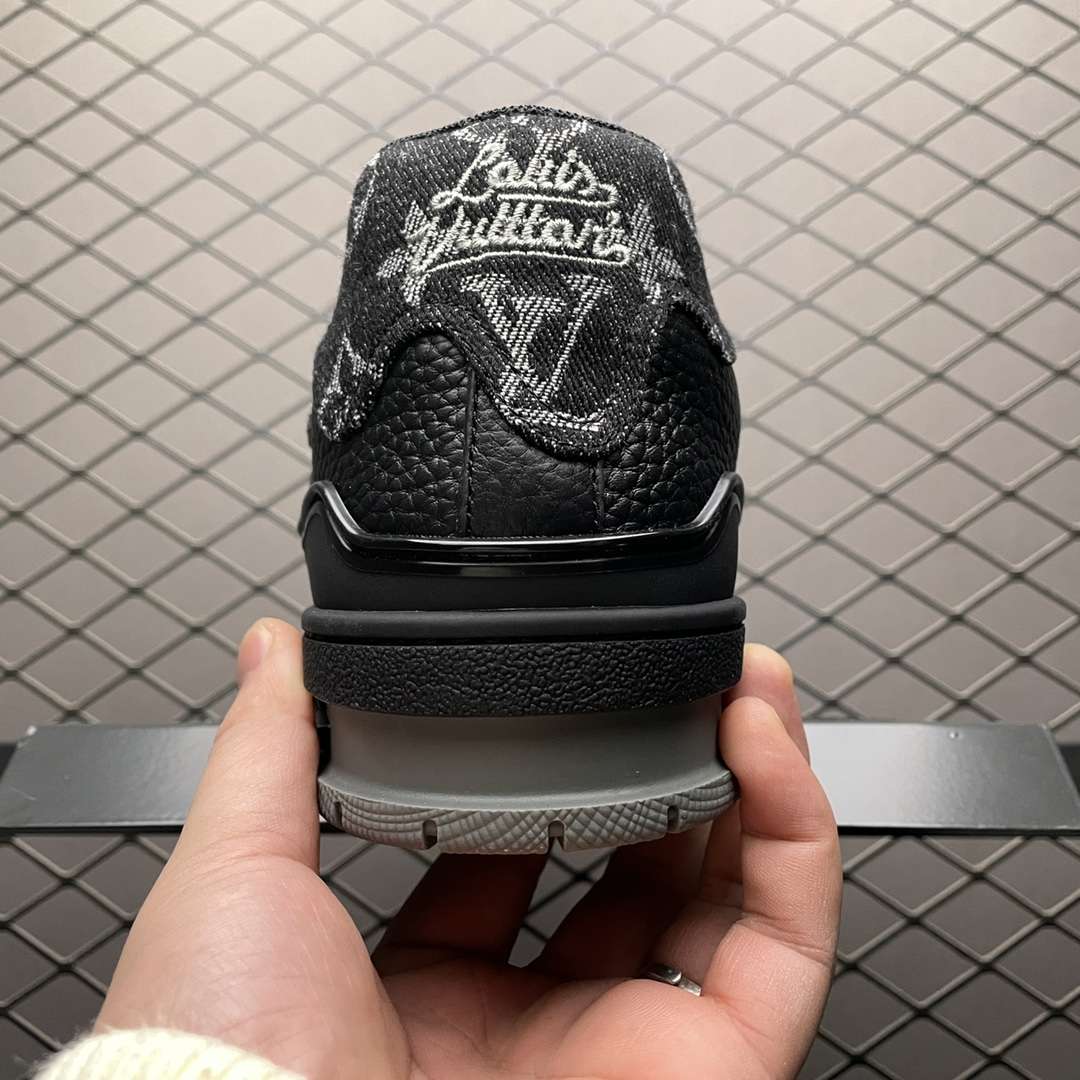 KICKWHO Louis Vuitton Trainer Sneakers Black - Image 2