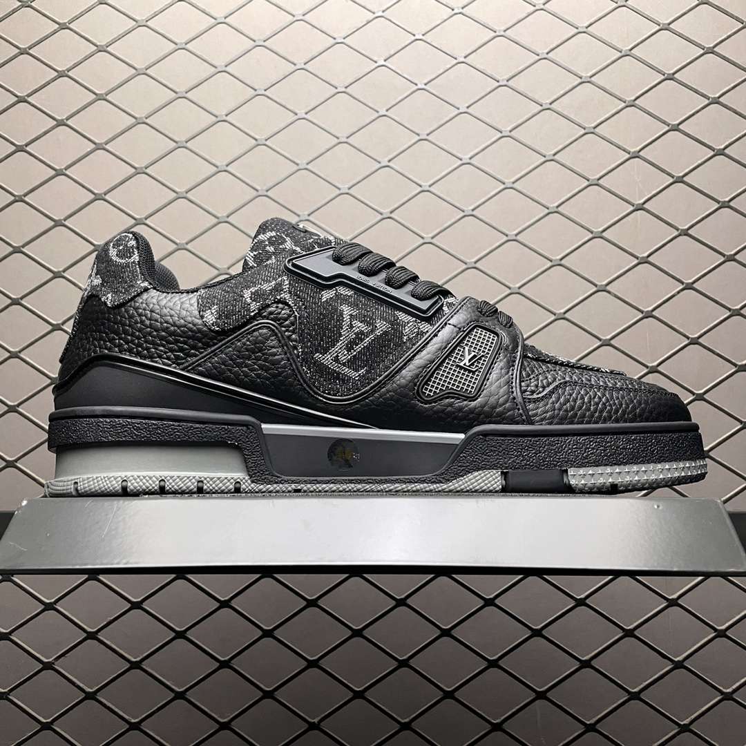 KICKWHO Louis Vuitton Trainer Sneakers Black - Image 3
