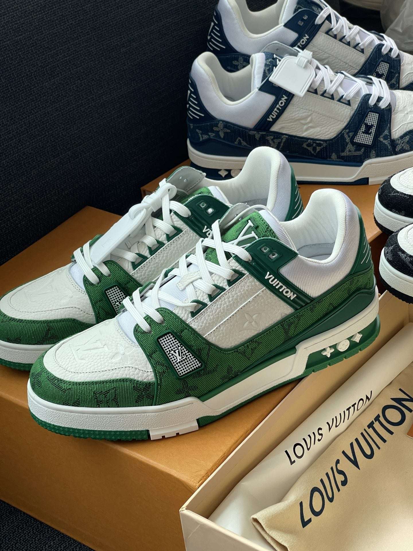 KICKWHO Louis Vuitton Trainer Sneakers Green White - Image 3