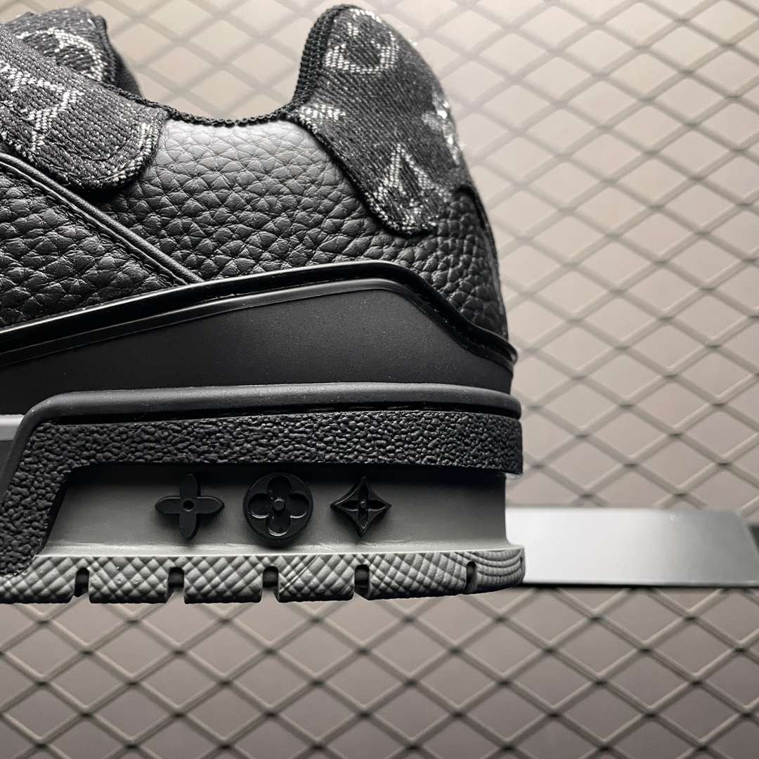 KICKWHO Louis Vuitton Trainer Sneakers Black - Image 4