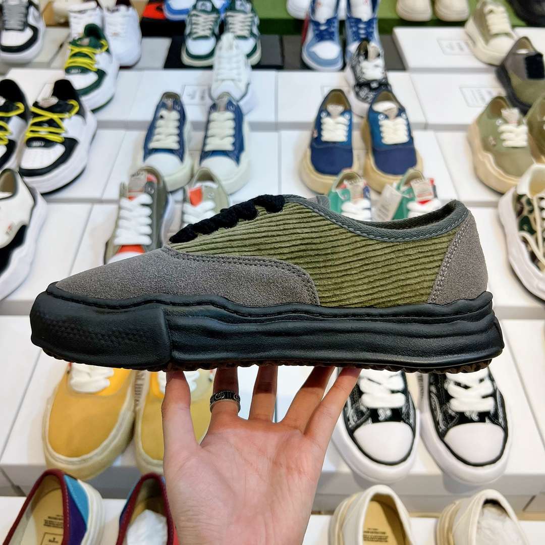 KICKWHO Maison Mihara Yasuhiro Wayne Original Sole Leather Low Sneakers Dark Green Gray - Image 4