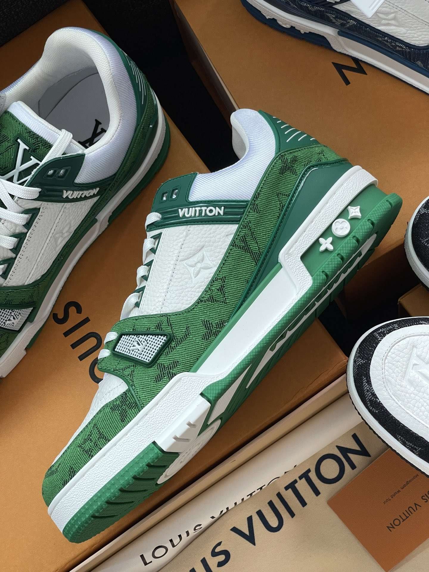 KICKWHO Louis Vuitton Trainer Sneakers Green White - Image 4