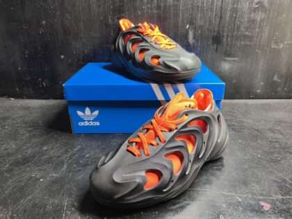 KICKWHO Adidas ADIFOM Q ”BlackCarbon" Sneakers HP6581