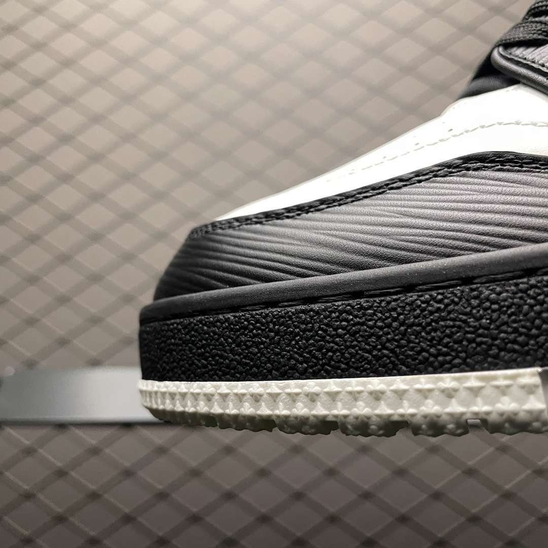 KICKWHO Louis Vuitton Trainer Sneakers Black White - Image 6