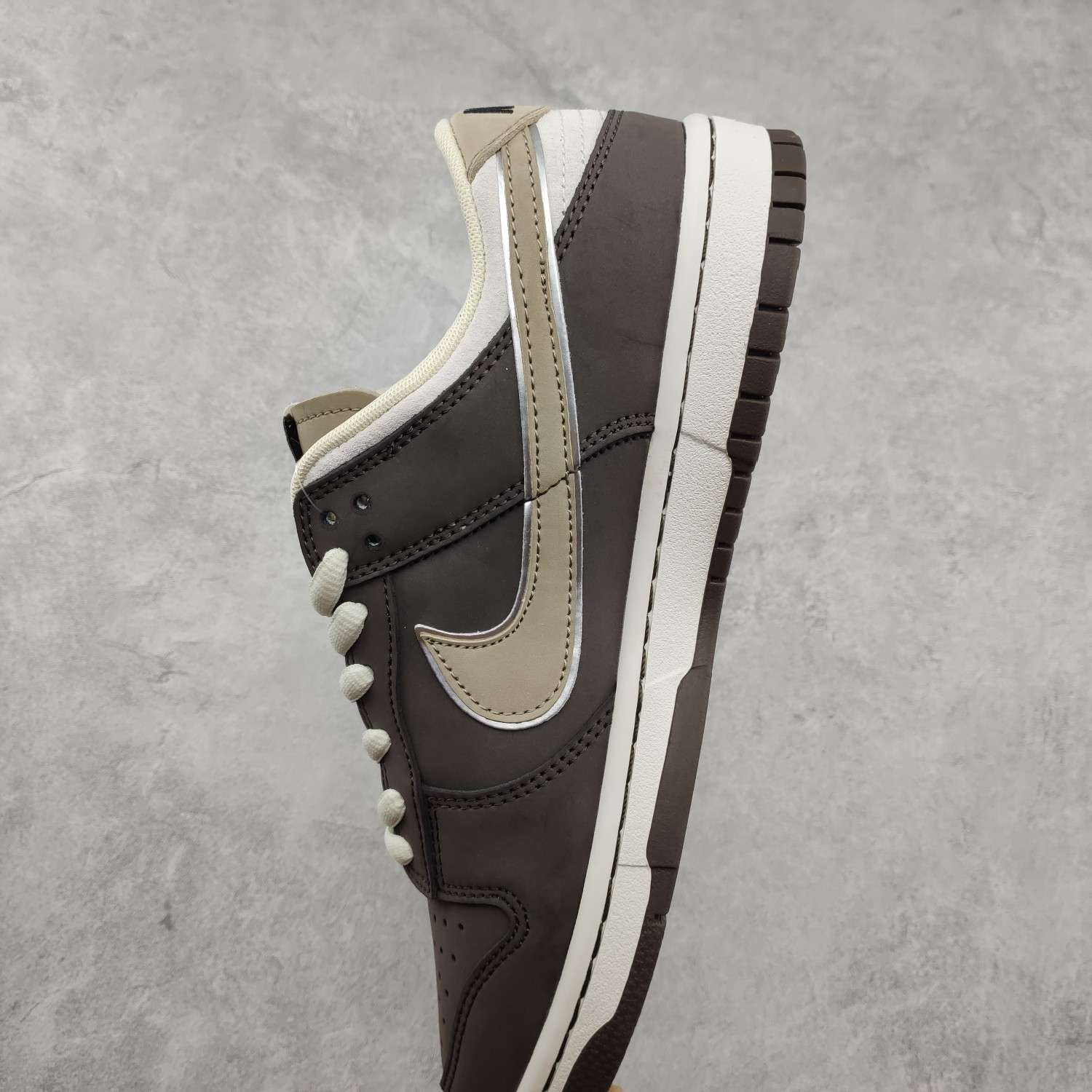 Kickswho Otomo Katsuhiro x Nike SB Dunk Low "Steamboy OST" LF0039-032 - Image 7