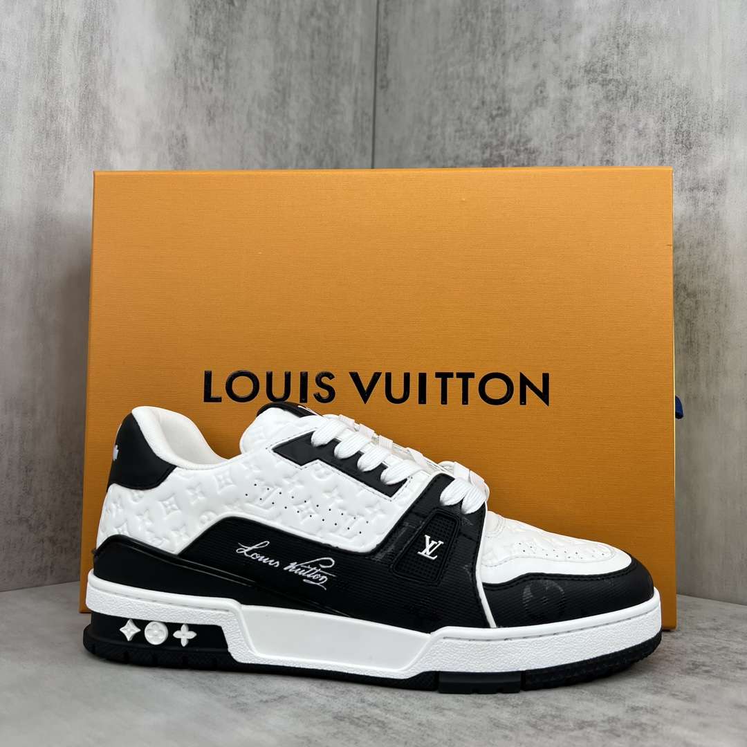 KICKWHO Louis Vuitton Trainer Sneakers Black White