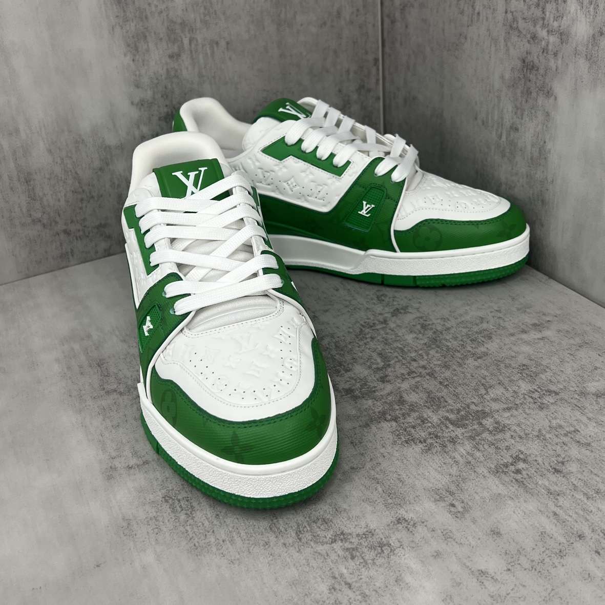 KICKWHO Louis Vuitton Trainer Sneakers Green White - Image 2