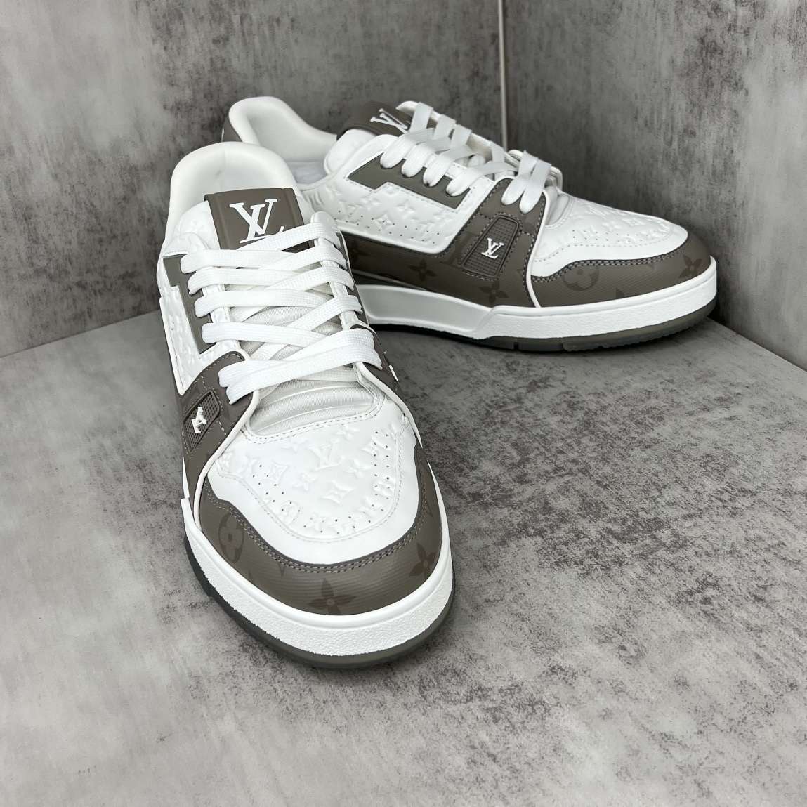 KICKWHO Louis Vuitton Trainer Sneakers Grey White - Image 2