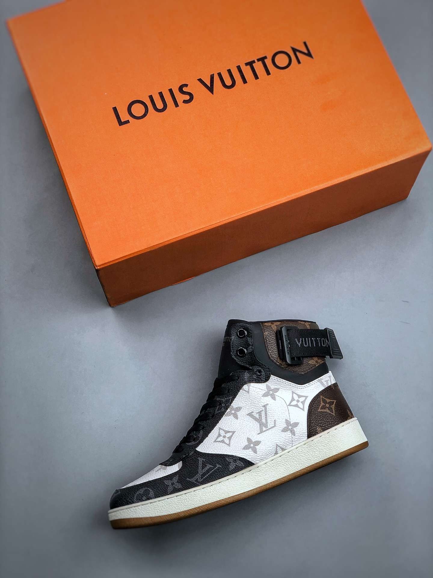 KICKWHO Louis Vuitton Rivoli Monogram Sneakers Black White - Image 8