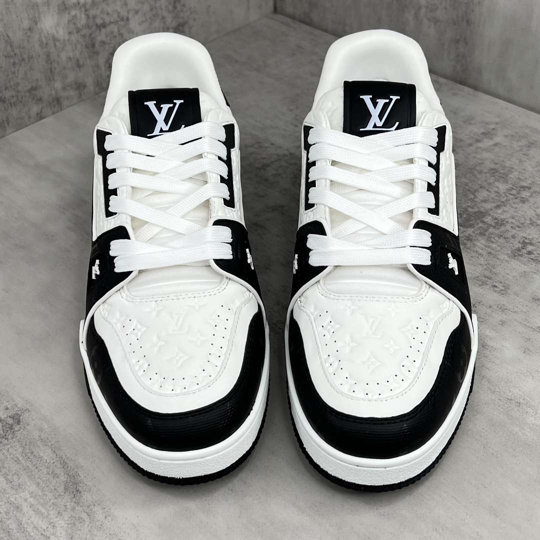 KICKWHO Louis Vuitton Trainer Sneakers Black White - Image 4