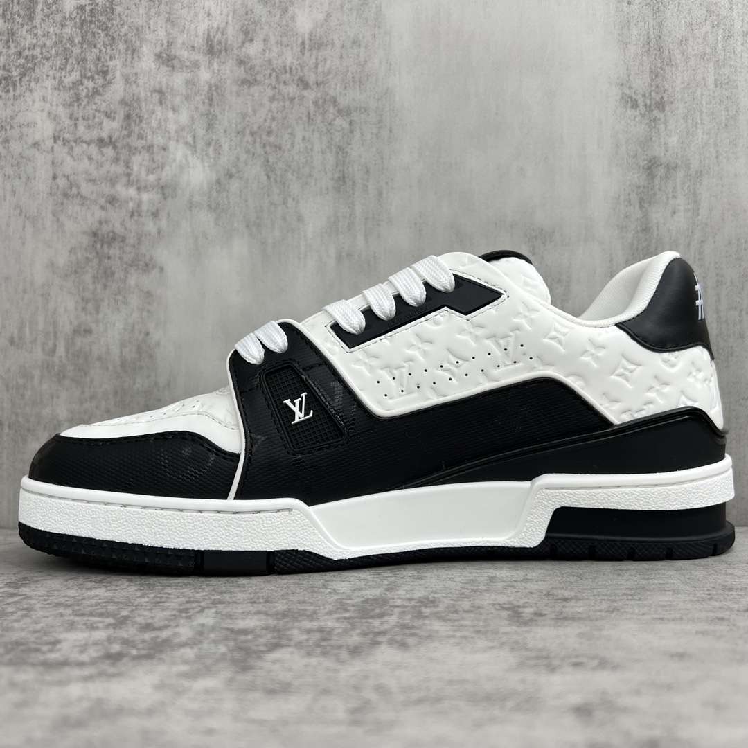 KICKWHO Louis Vuitton Trainer Sneakers Black White - Image 7
