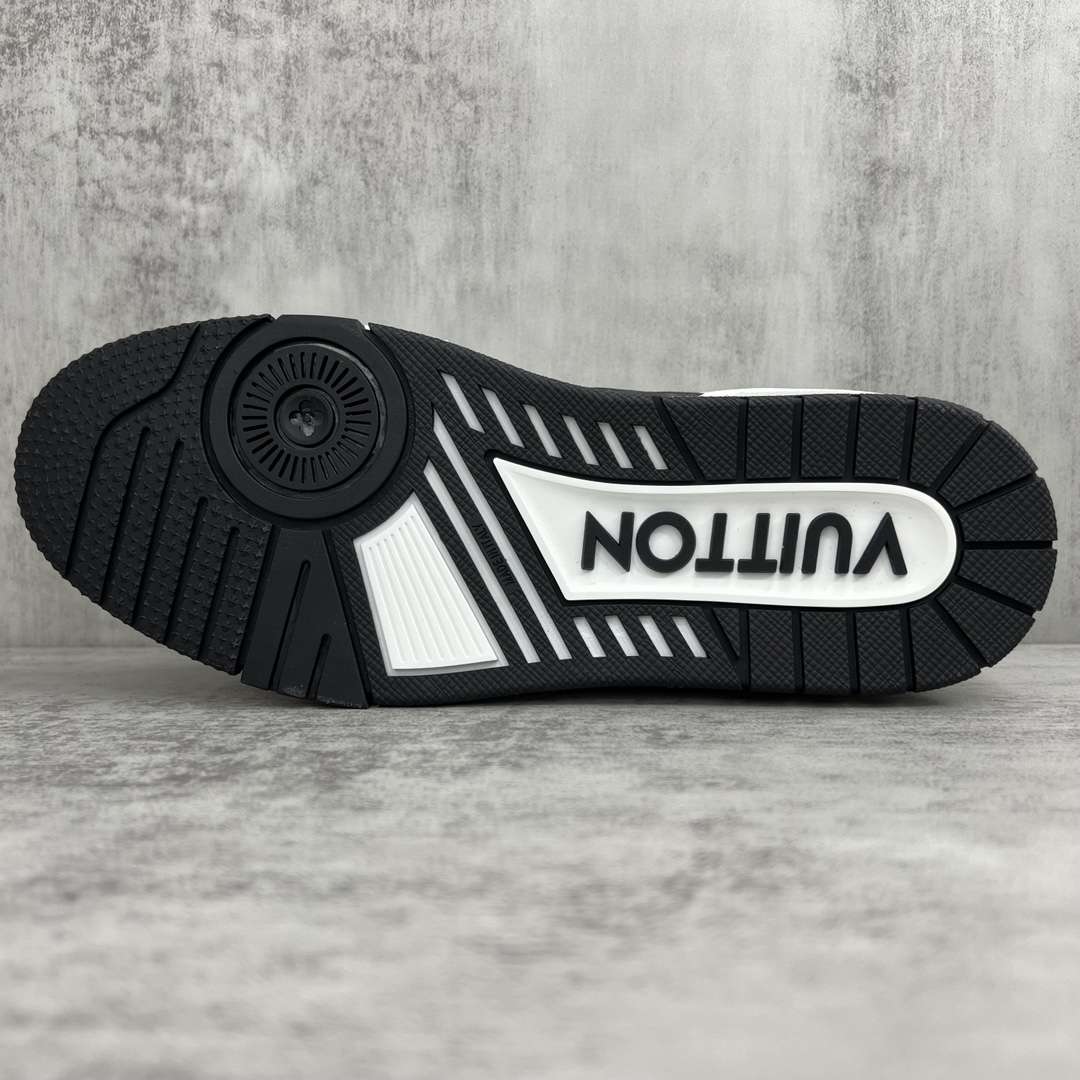 KICKWHO Louis Vuitton Trainer Sneakers Black White - Image 8