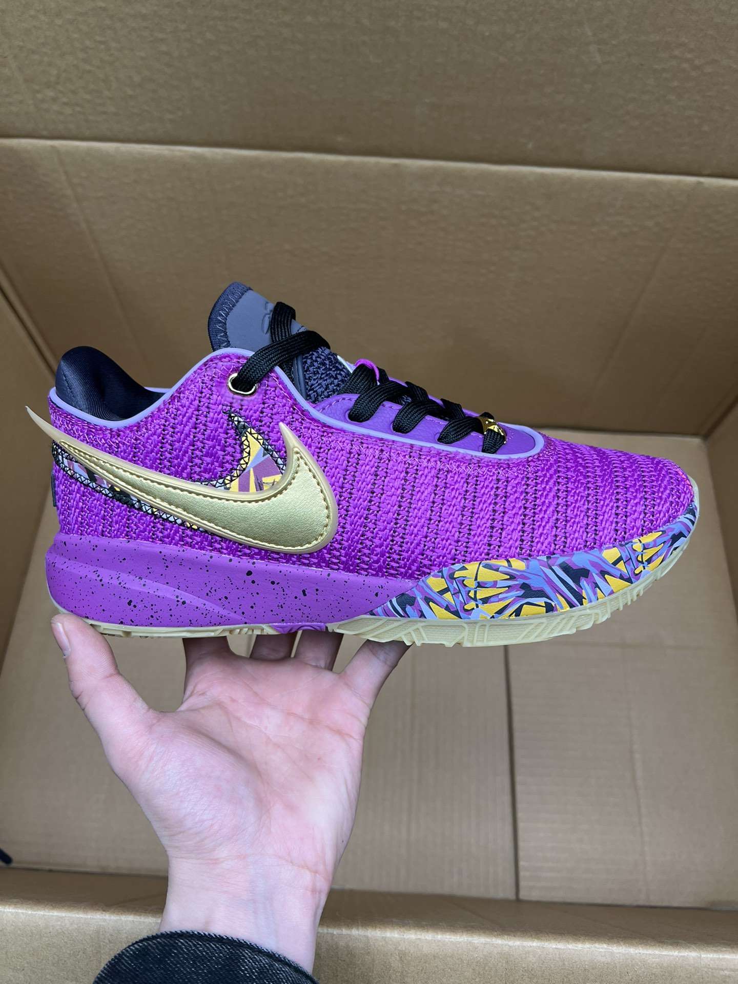 KICKWHO Nike Men's Lebron XX Lmtd EP Basketball Shoes"Vivid Purple"