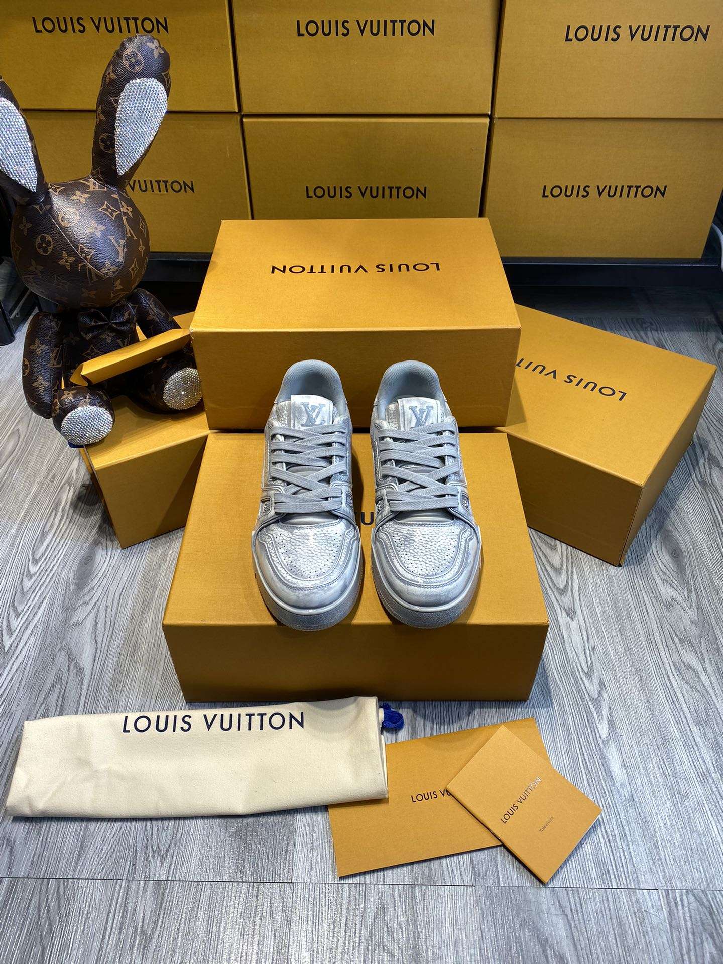 KICKWHO Louis Vuitton Trainer Sneakers Grey - Image 2