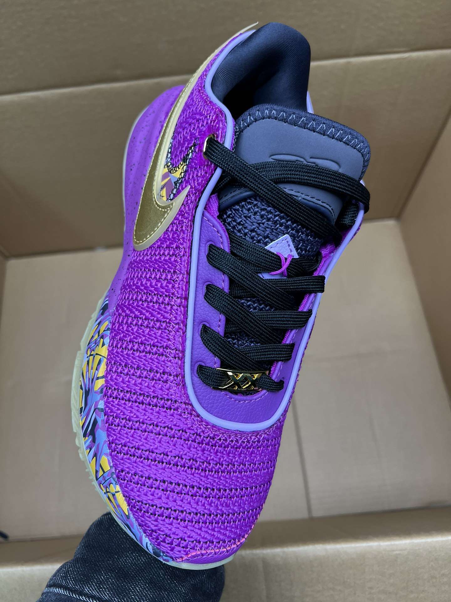 KICKWHO Nike Men's Lebron XX Lmtd EP Basketball Shoes"Vivid Purple" - Image 2