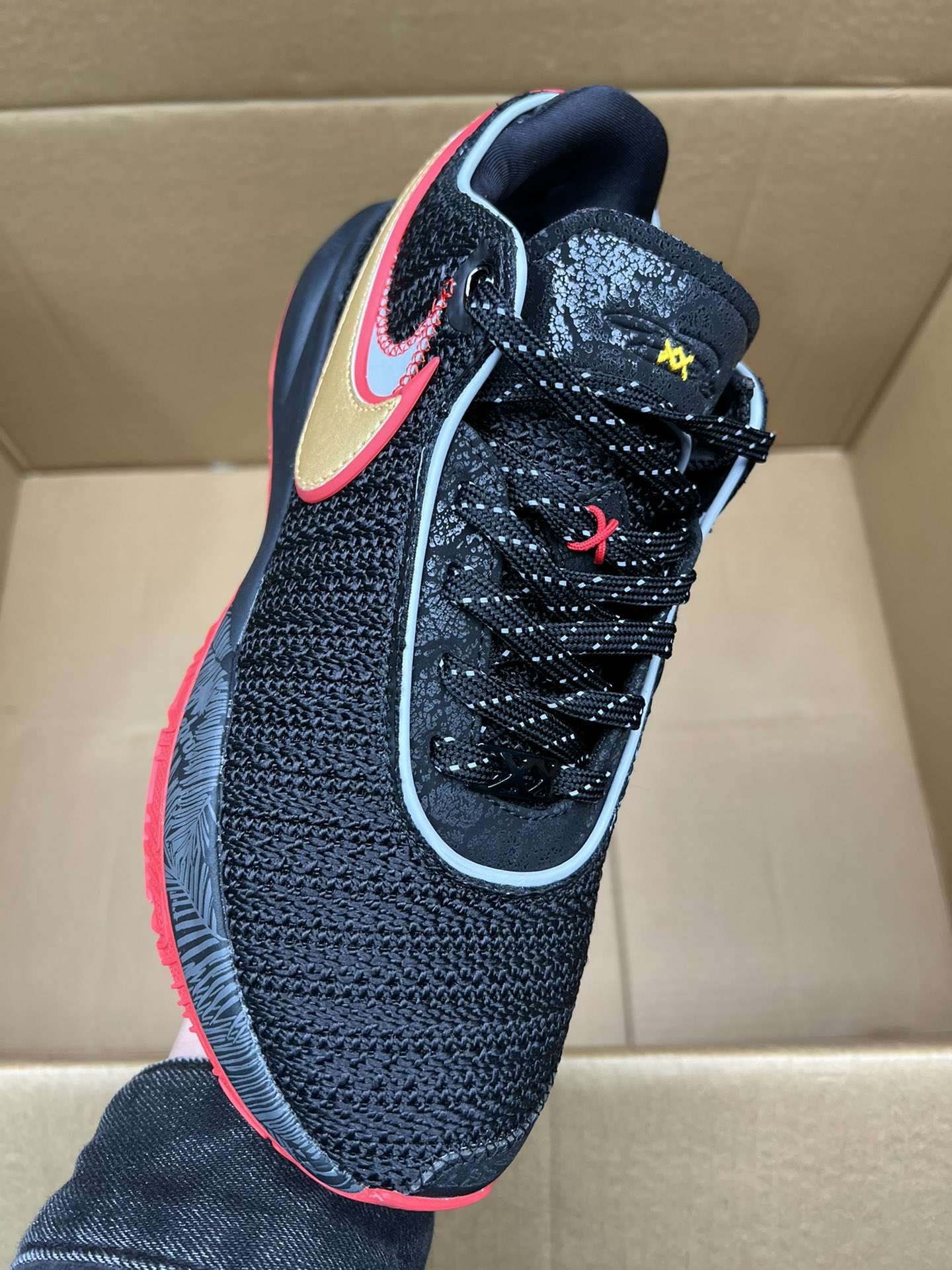 KICKWHO Nike Men's LeBron 20 EP Sneakers ‘The Debut’ DJ5422 500 - Image 2