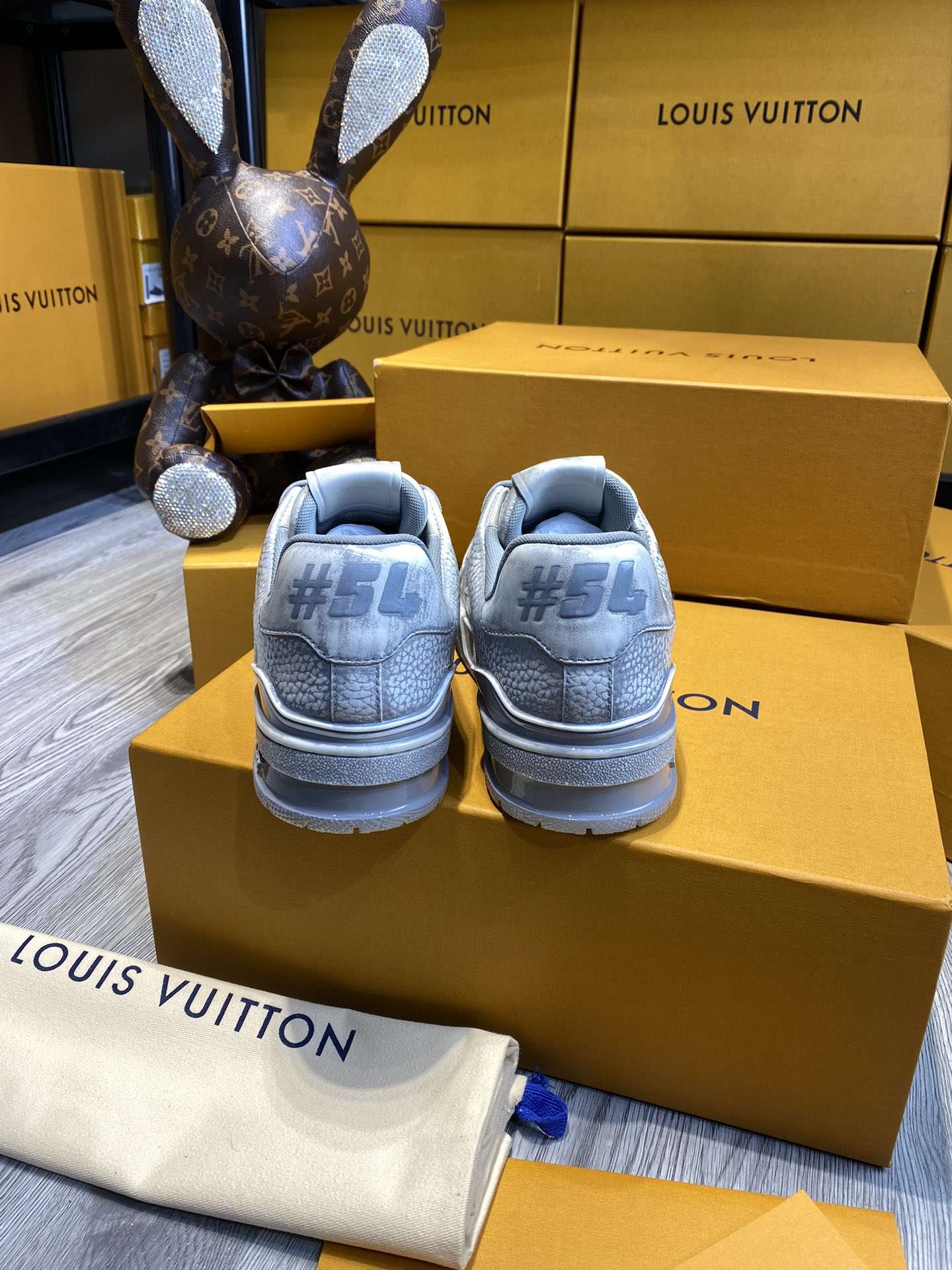 KICKWHO Louis Vuitton Trainer Sneakers Grey - Image 4