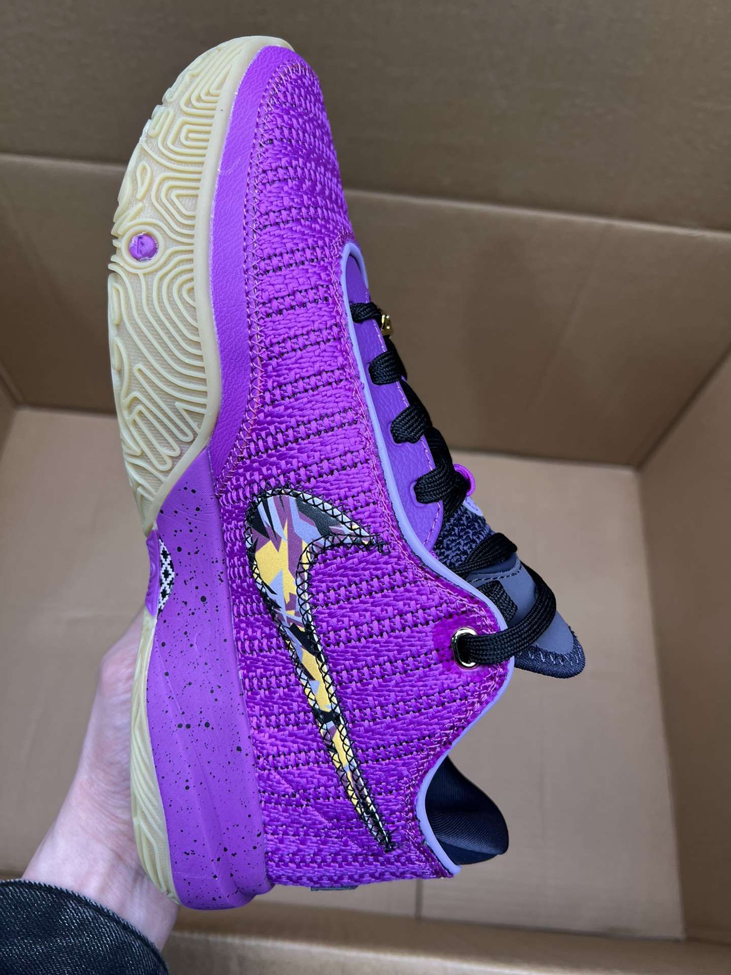 KICKWHO Nike Men's Lebron XX Lmtd EP Basketball Shoes"Vivid Purple" - Image 4