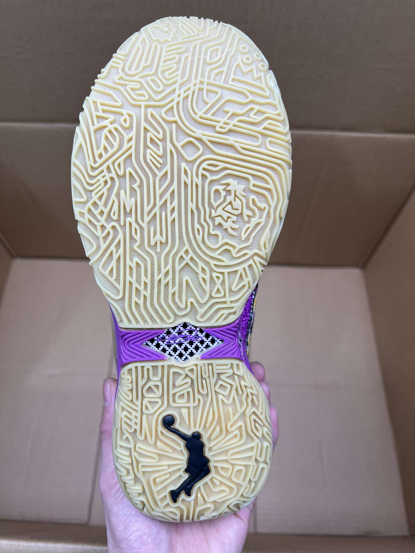 KICKWHO Nike Men's Lebron XX Lmtd EP Basketball Shoes"Vivid Purple" - Image 5