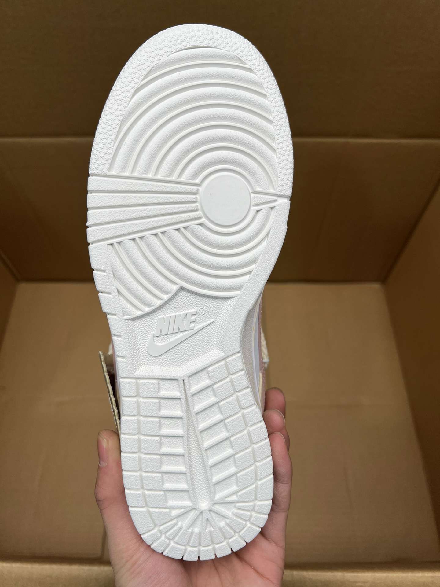 KICKWHO Nike SB Dunk Low " Rose Pink " - Image 4