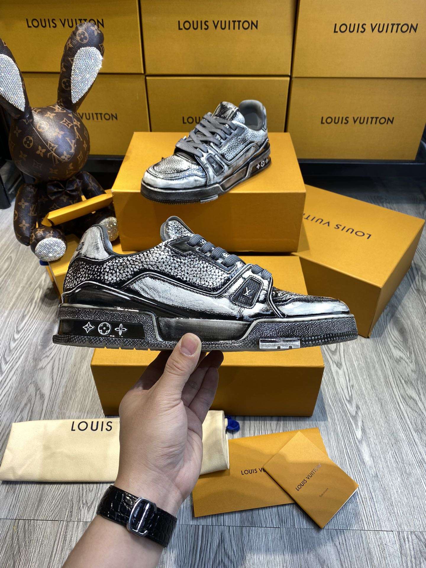 KICKWHO Louis Vuitton Trainer Sneakers Grey Black - Image 5