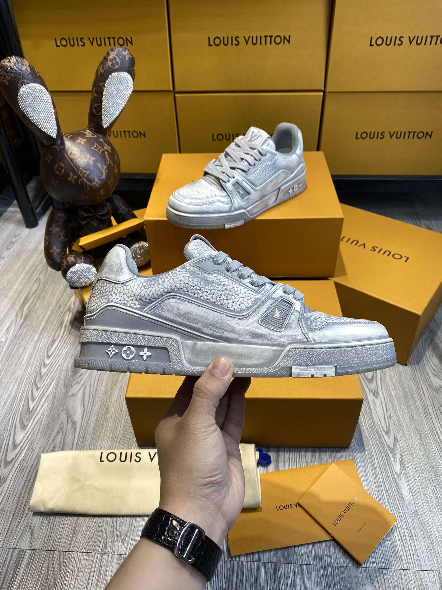 KICKWHO Louis Vuitton Trainer Sneakers Grey - Image 5