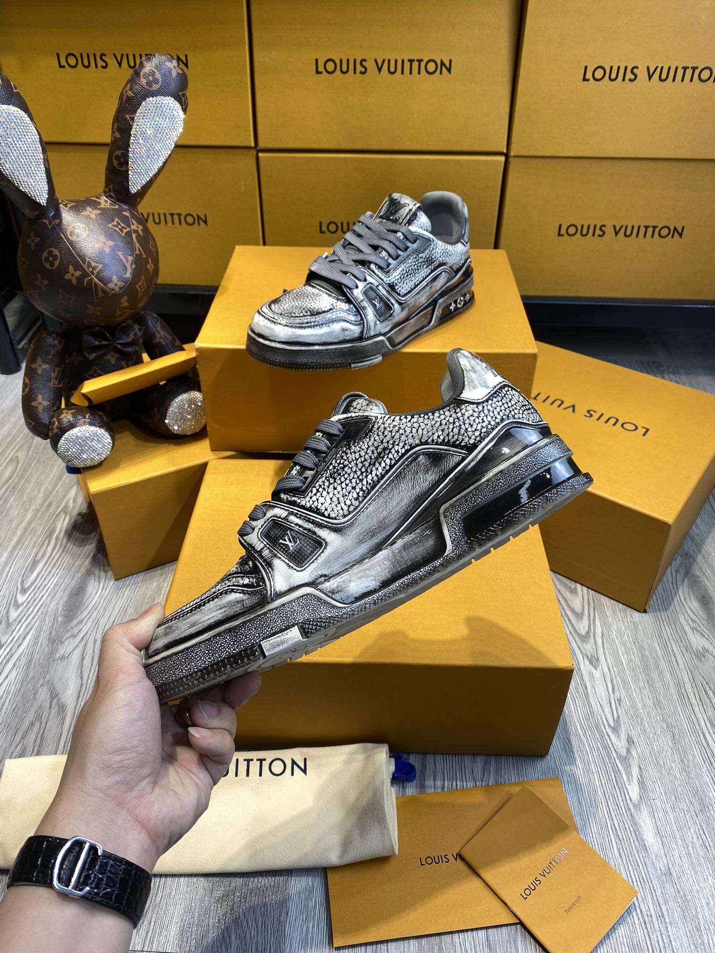KICKWHO Louis Vuitton Trainer Sneakers Grey Black - Image 6